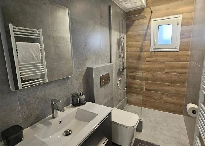 Luxury In Center Apartment