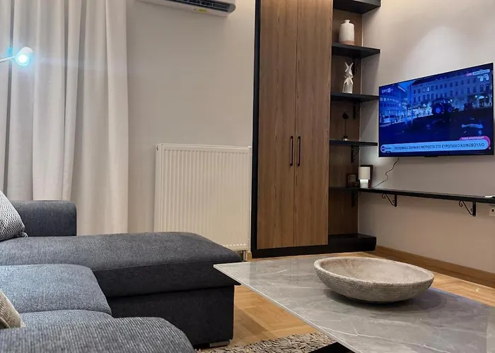 Luxury In Center Apartment